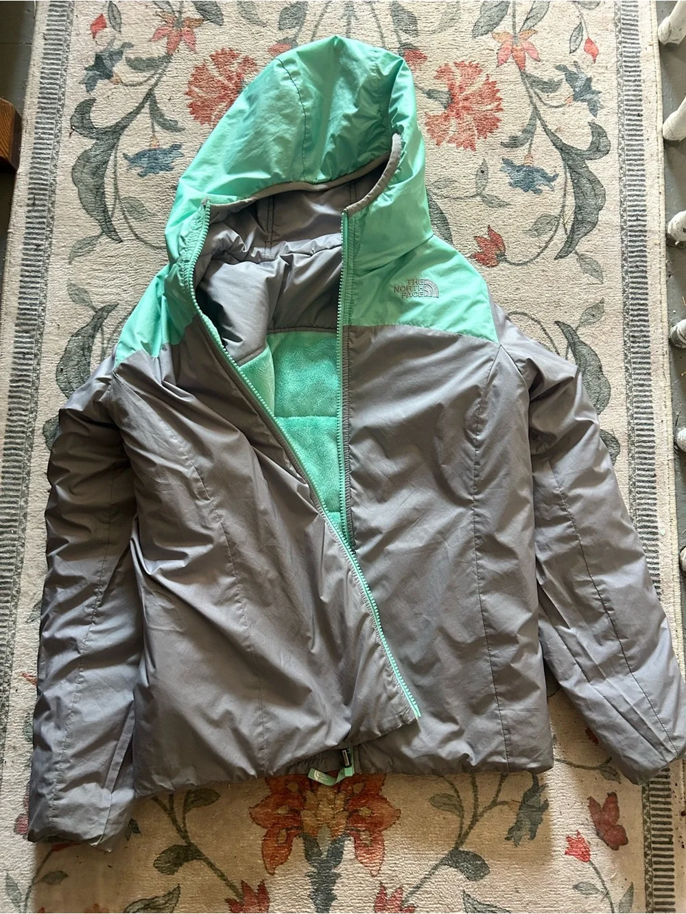 The North Face Mint Green & Gray Hooded Puffer Jacket - Girls